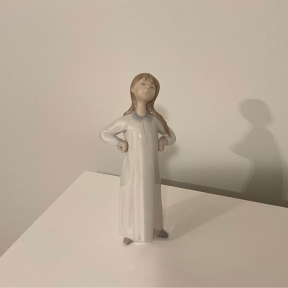 Royal Doulton and Lladro Figurines - will sell individual or multiple items - Picture 5 of 8